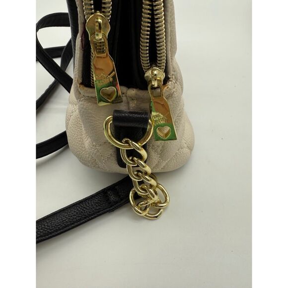Betsey Johnson Heart Crossbody - Picture 4 of 8